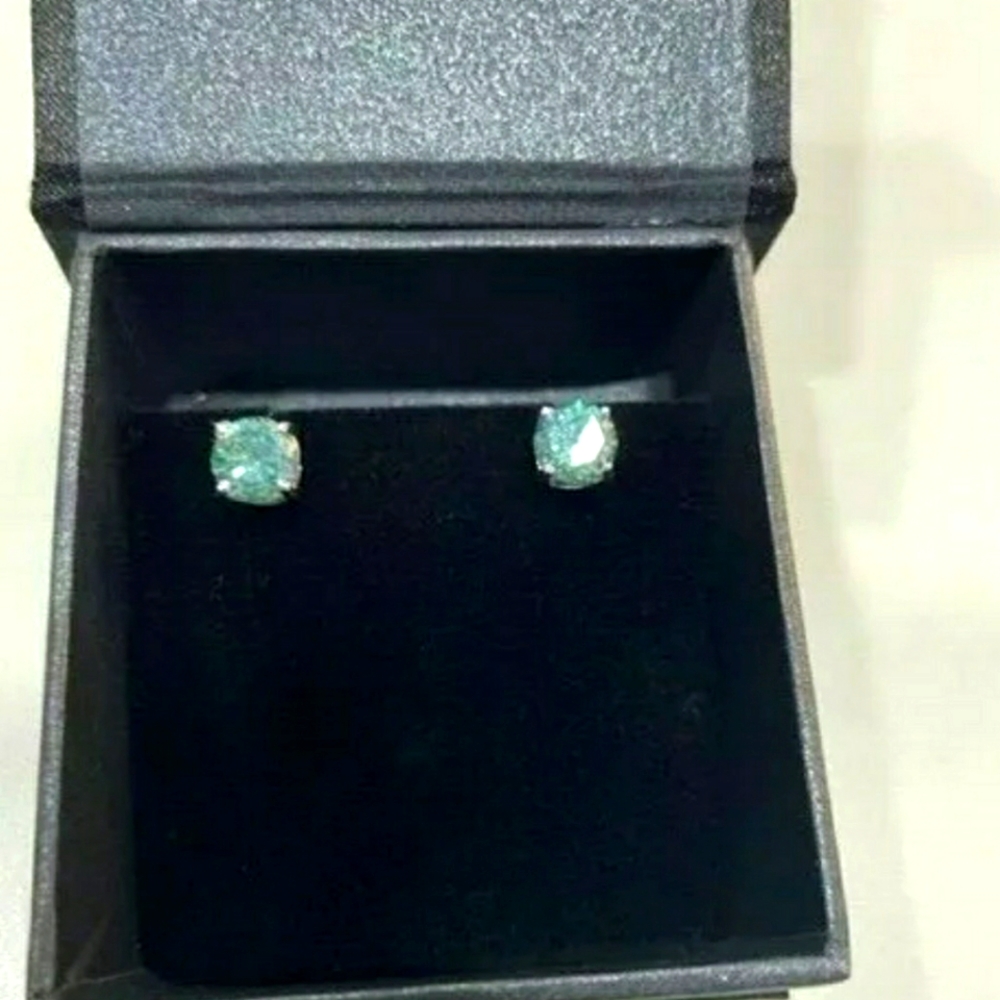Green Gemstone Stud Earrings - Classic Sparkle